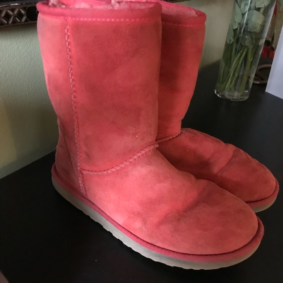 salmon colored uggs